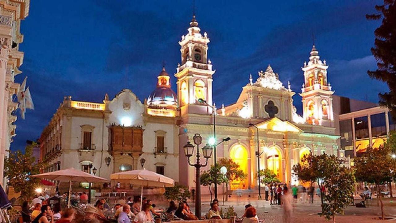 Plaza Hostel Sj 2 Salta Bagian luar foto
